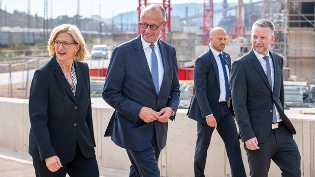 Merz und Rehlinger loben Umbau der Saar-Stahlindustrie zu grünem Stahl