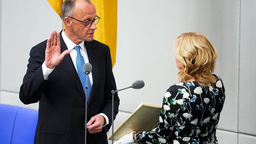 Kritik an Kabinettsumbildung: Verfassungsrechtler sehen Vereidigung ohne sofortigen Eid als problematisch