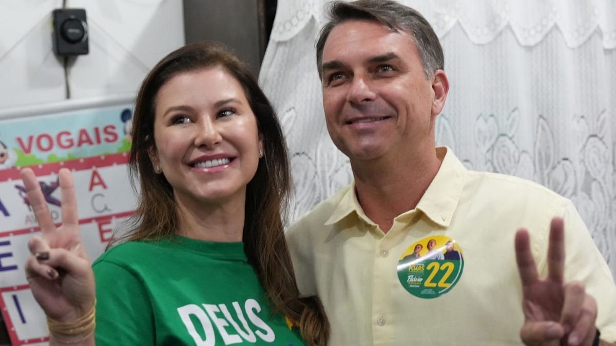 Präsidentschaftswahl in Brasilien: Flávio Bolsonaro liegt zunächst vorn