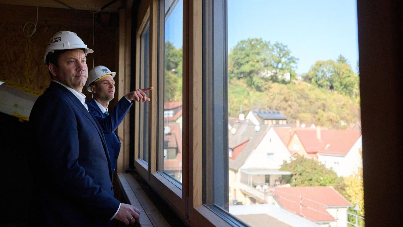 Klingbeil wirbt mit Baggern für Regierungspolitik