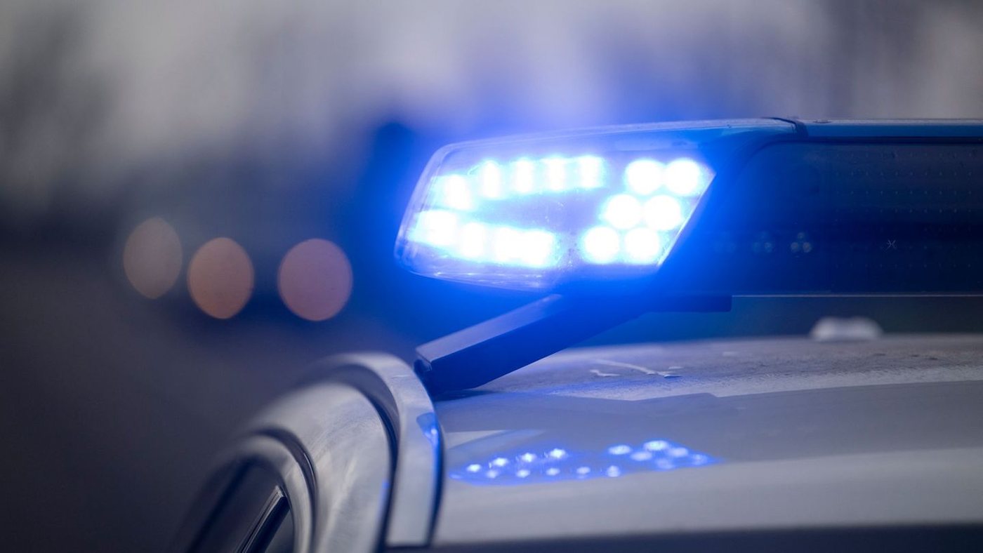 Auto stößt bei Eggesin mit Regionalexpress zusammen