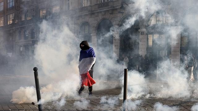 Frankreich verhängt nach Ausschreitungen lokale Ausgangssperren