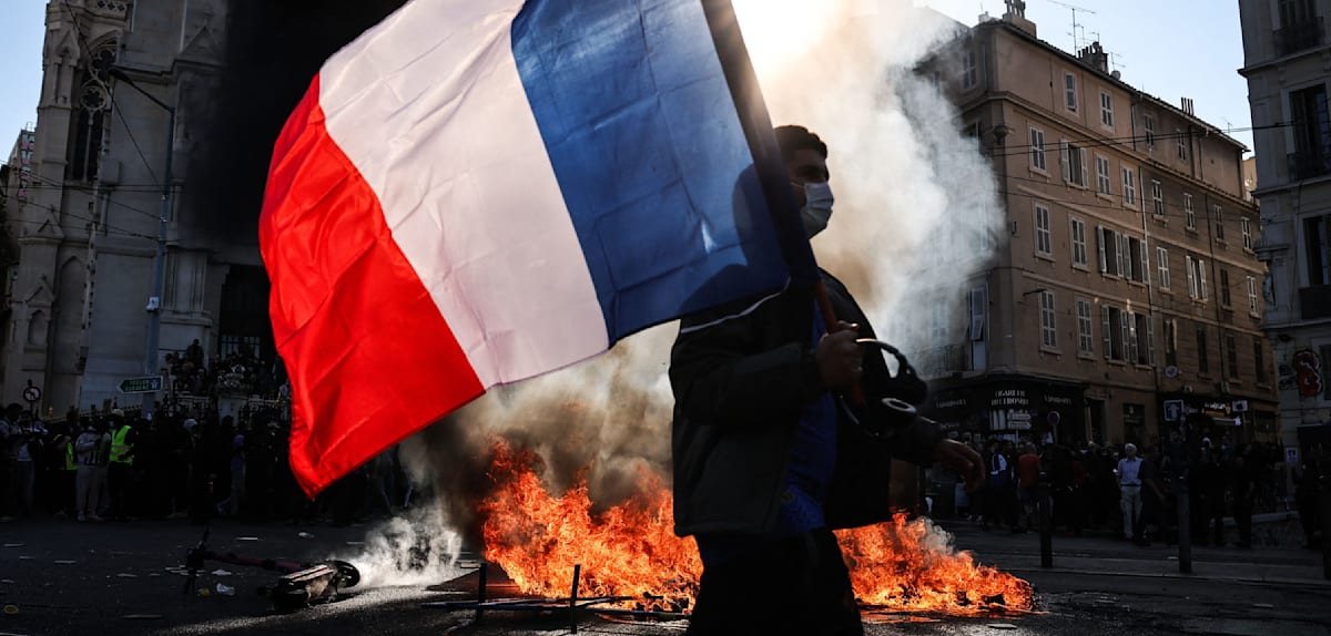 Proteste in Frankreich eskalieren: Polizei setzt Tränengas ein