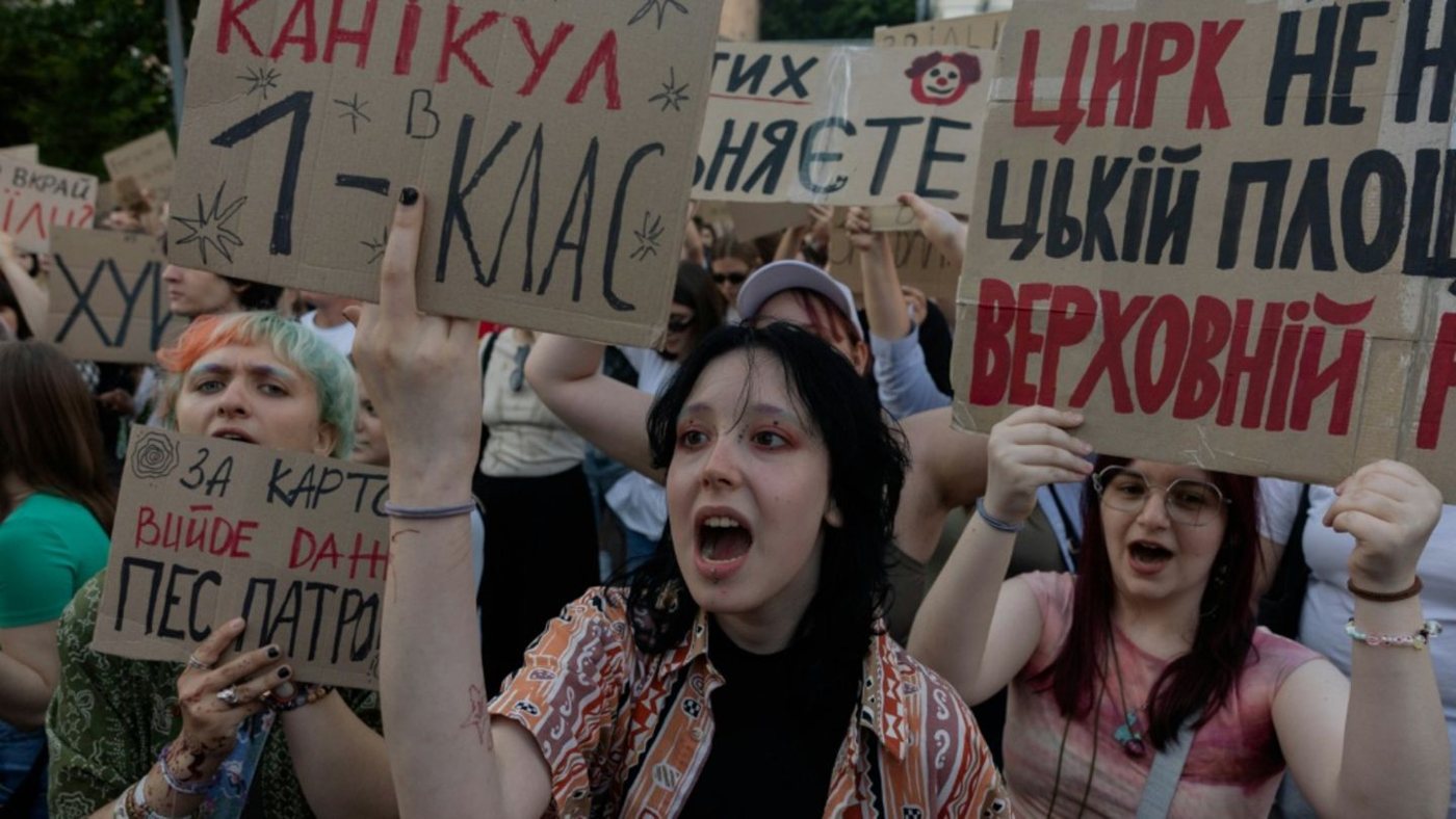 Proteste in der Ukraine nach Entlassung von Verteidigungsminister Fedorow halten an