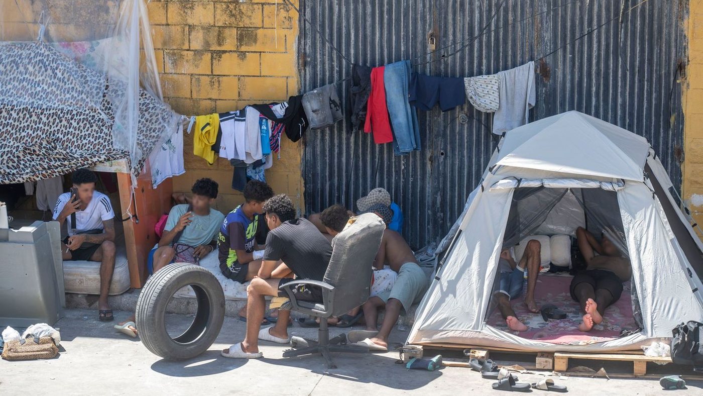 Ceuta: Demonstranten legen Feuer in Migrantenlager