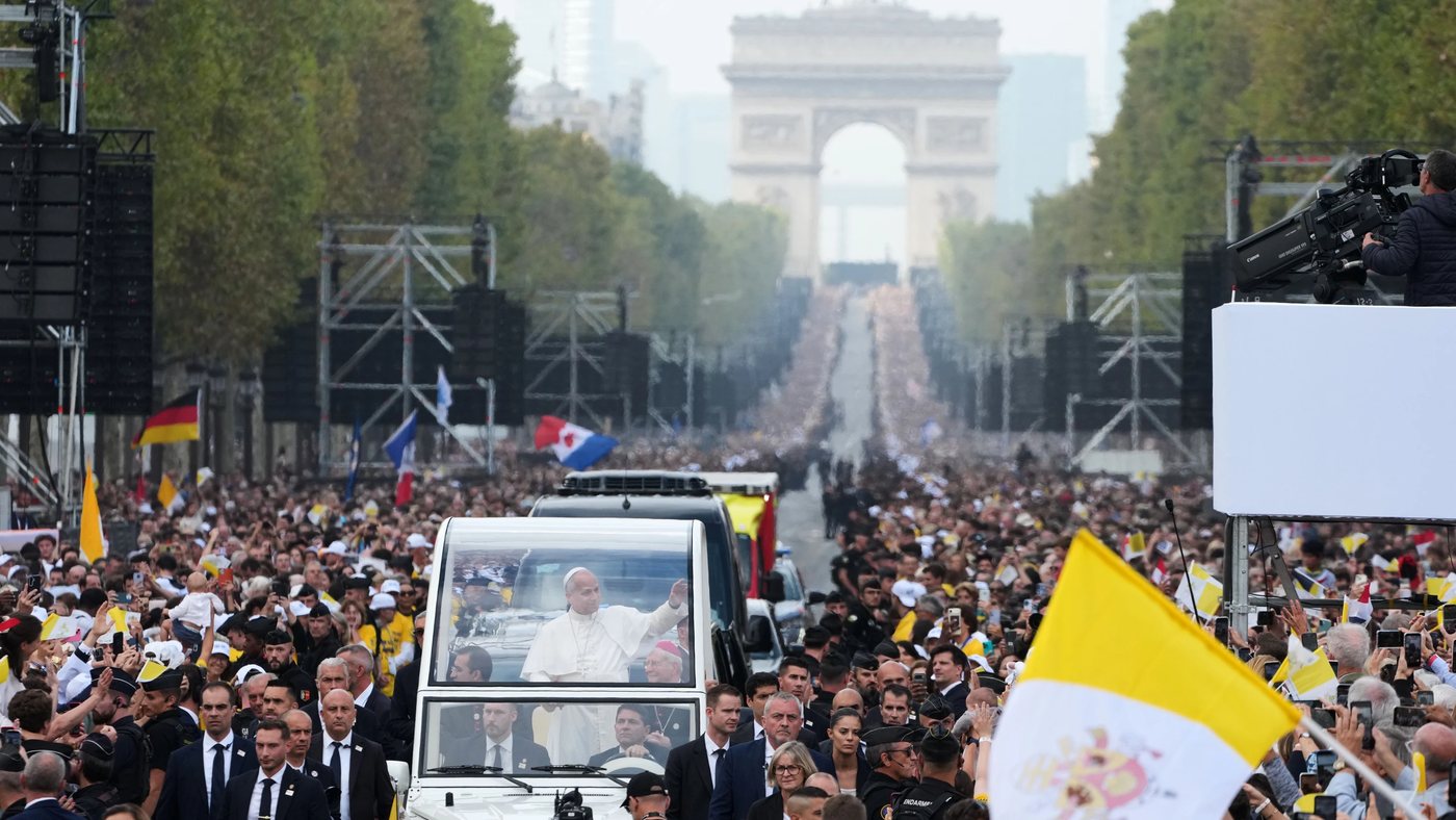 Papst Leo XIV. feiert Messe mit 800.000 Menschen in Paris