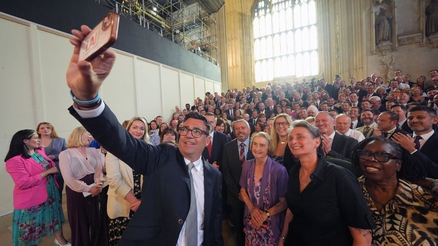 Andy Burnham zum neuen Labour-Chef gewählt und wird Premierminister