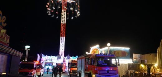 Technische Panne auf dem Hamburger Dom: 22-Jähriger sitzt stundenlang im Kettenkarussell fest