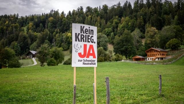 Schweizer lehnen strengere Neutralität bei Volksabstimmung ab