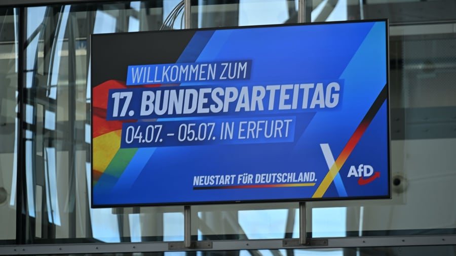AfD-Parteitag in Erfurt beginnt unter massiven Protesten
