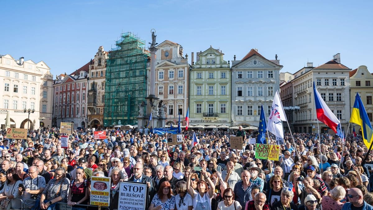 Tausende demonstrieren in Prag gegen Regierung