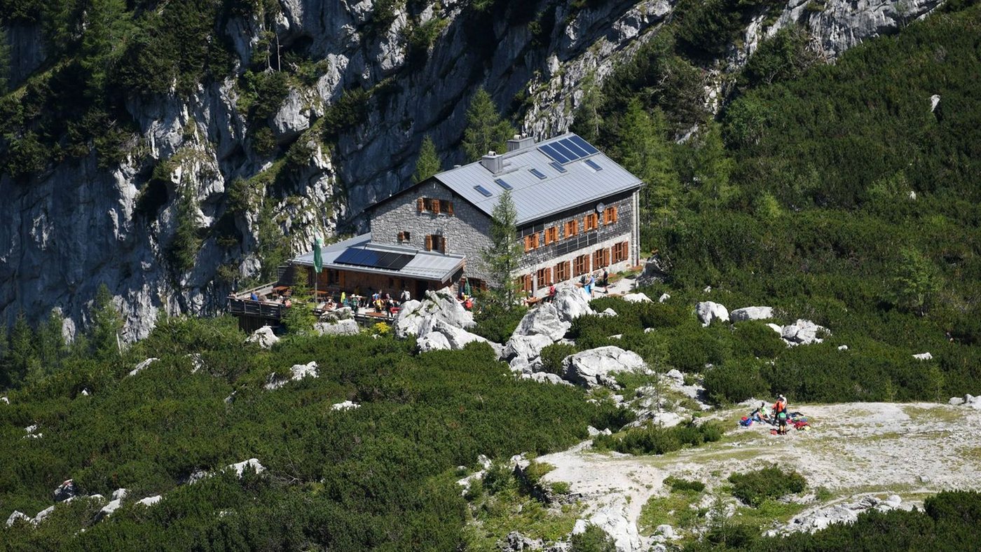 Wassermangel zwingt Berghütte zu Trinkwasserlieferung per Helikopter