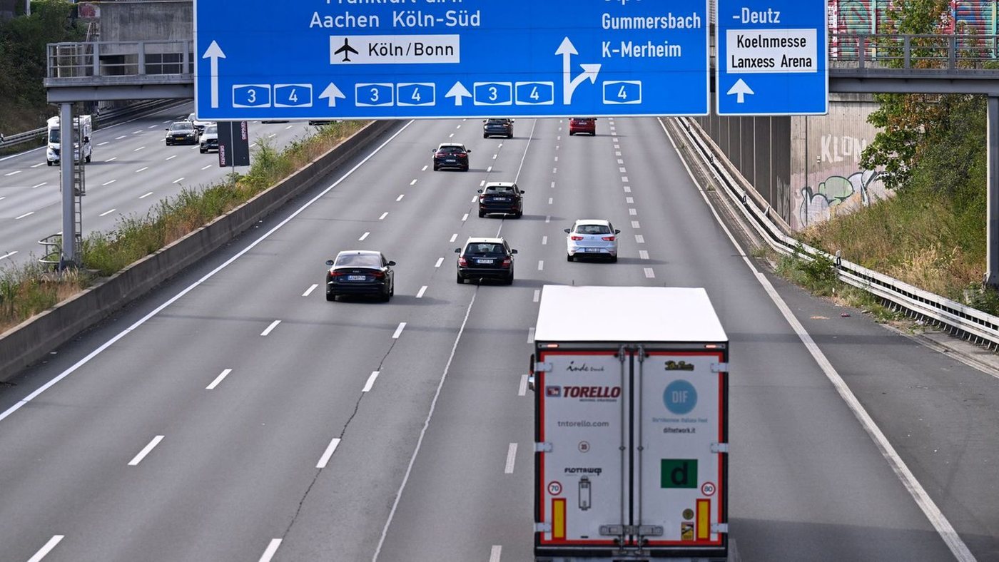 Lkw-Sonntagsfahrverbot in NRW bleibt bis Ende September ausgesetzt