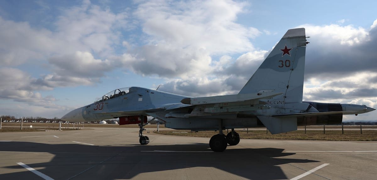 Russisches Kampfflugzeug Su-30 stürzt in Kaliningrad ab