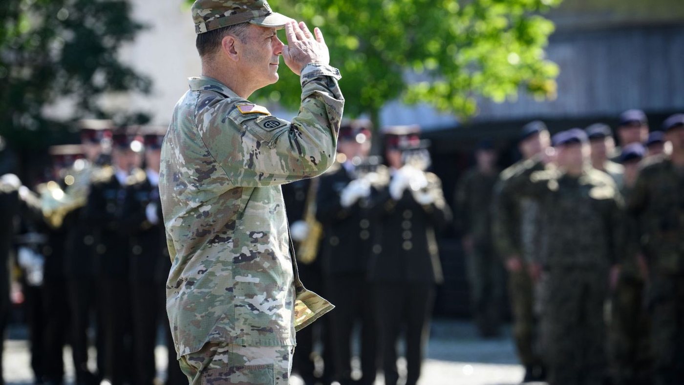 US-General Donahue verlässt vorzeitig seinen Posten und lobt die Nato