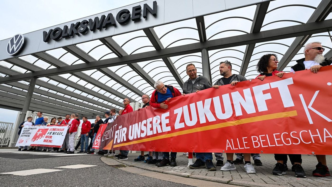 VW-Chef Blume kündigt Stellenabbau im Management an