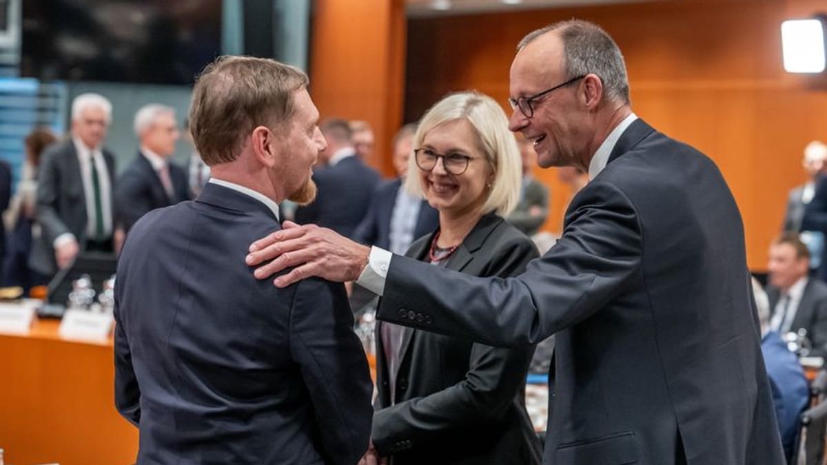 Kretschmer kritisiert Merz für Ablösung von Sportstaatsministerin Schenderlein