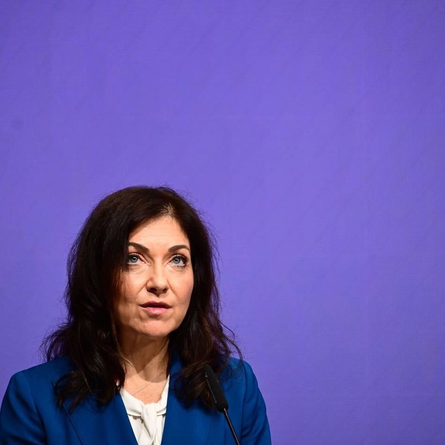 Reiche will Mehrwertsteuer auf Sprit senken und erntet Kritik